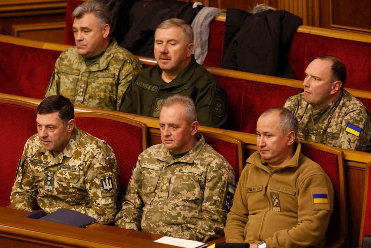 A Biztonsági Szolgálat és a fegyveres erők főparancsnoka a parlament ülésén