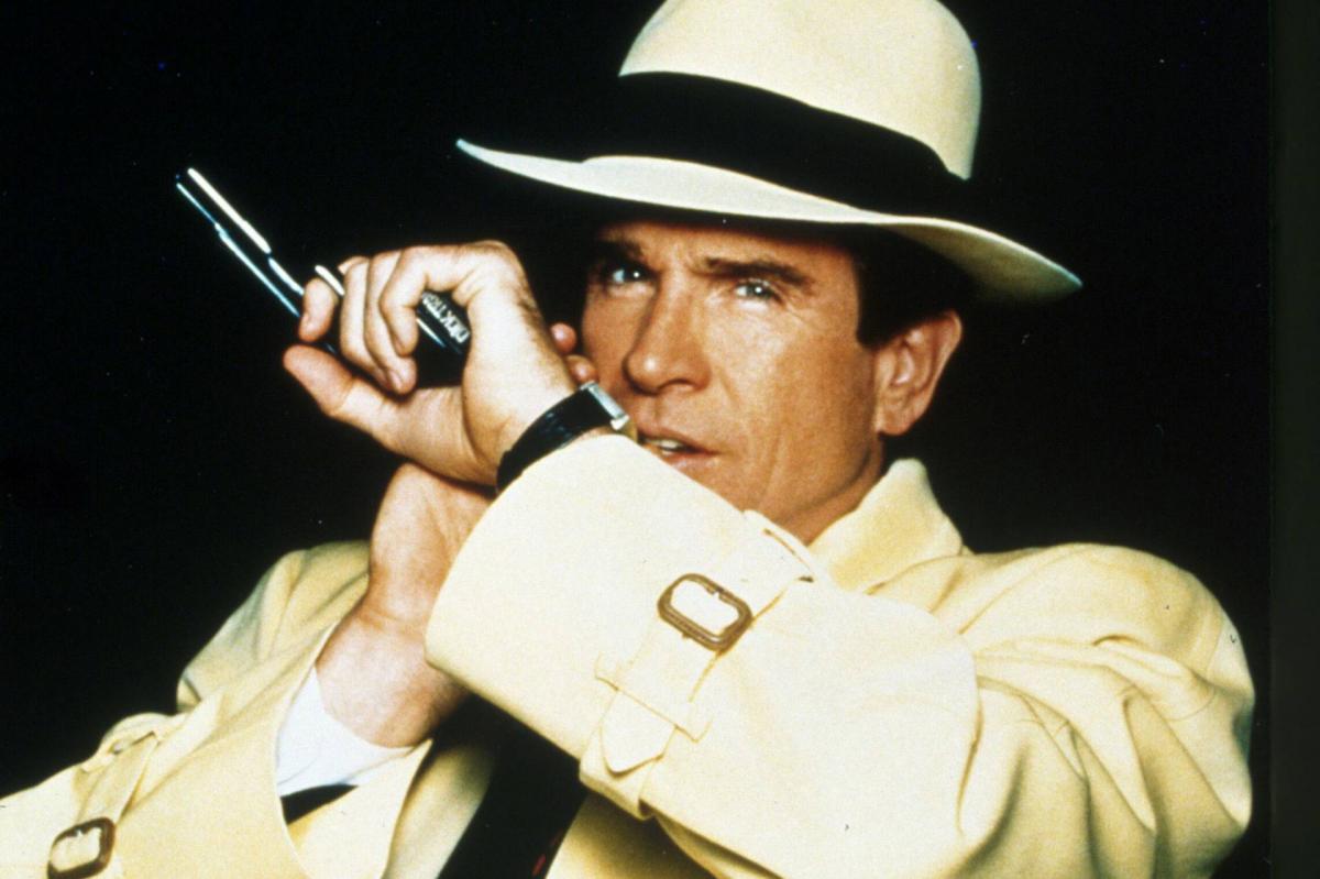 Dick Tracy a csuklójáról telefonál