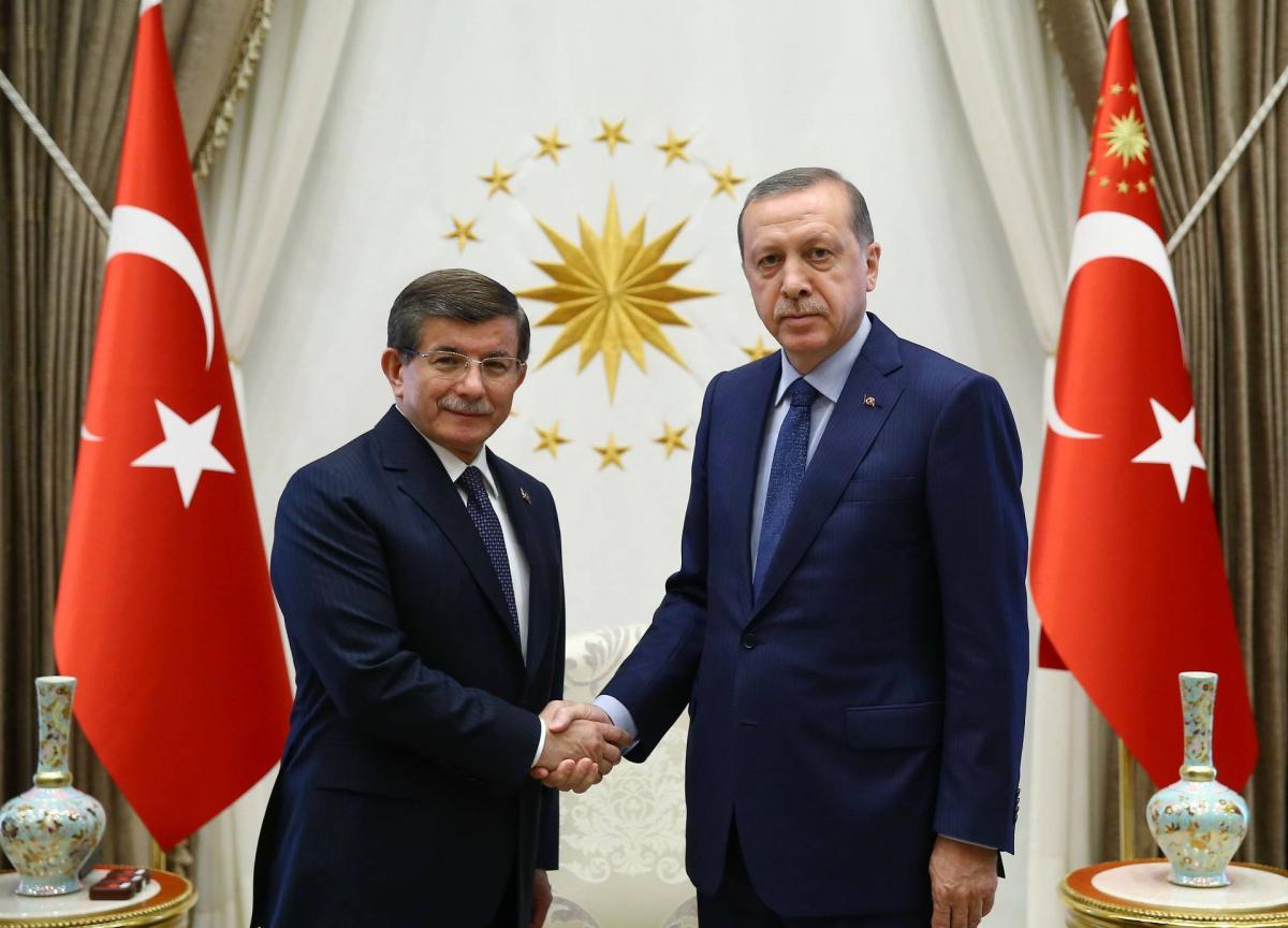 Davutoglu 2016-ban lemondott