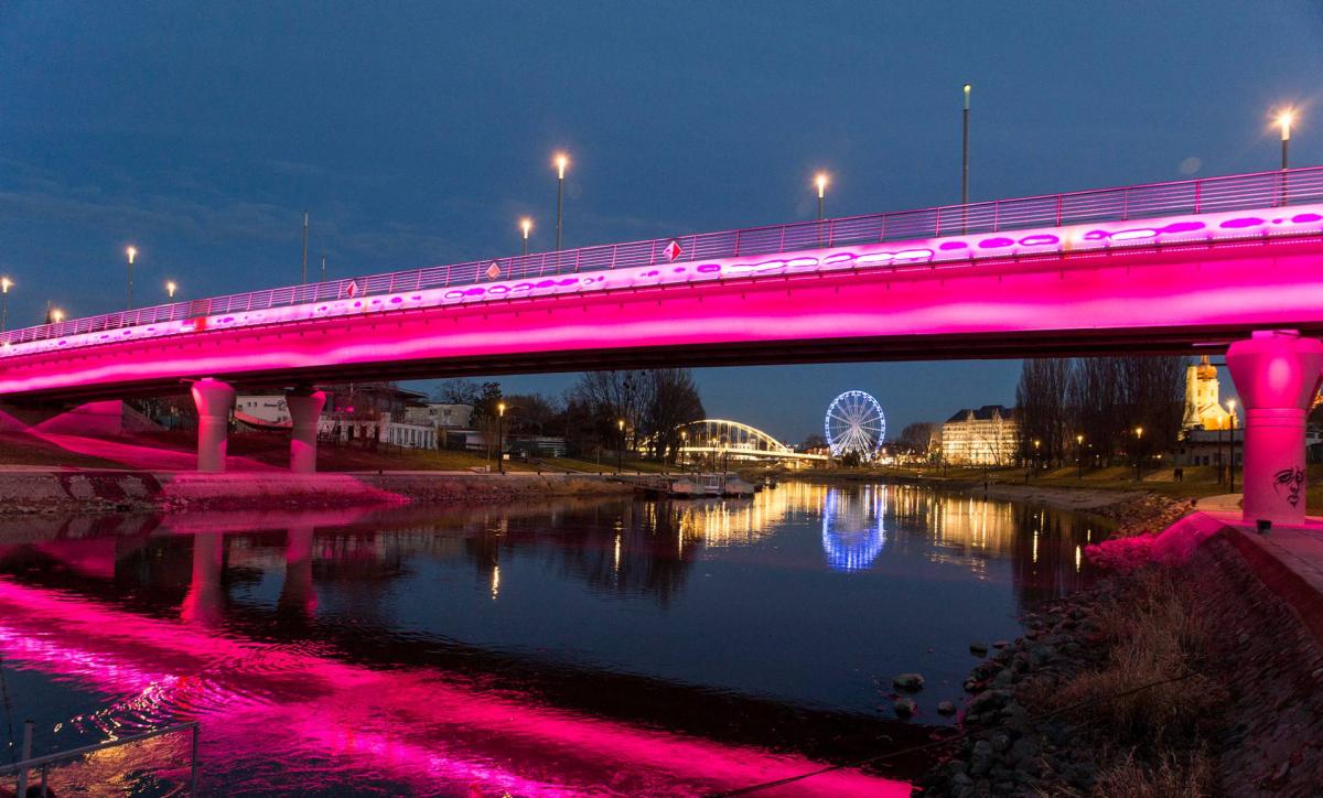 Fényfestés a győri Jedlik Ányos hídon