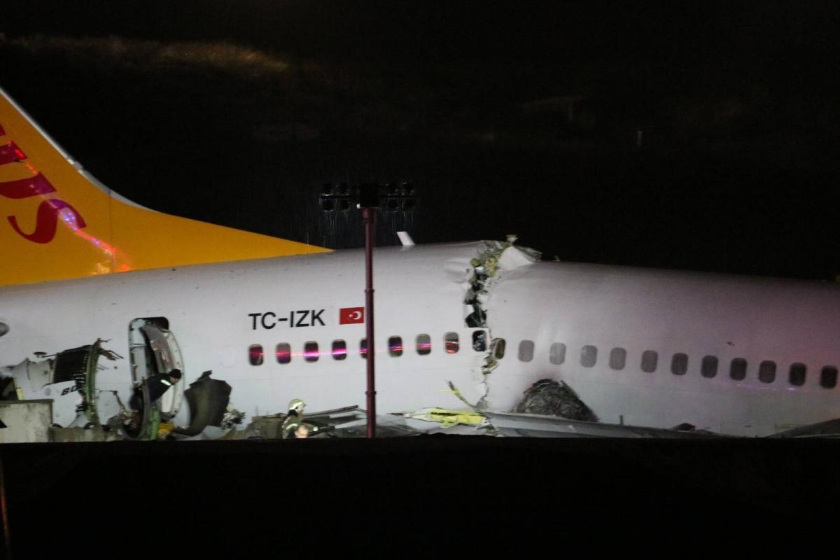 Turkey: Plane skids off runway in airport in Istanbul