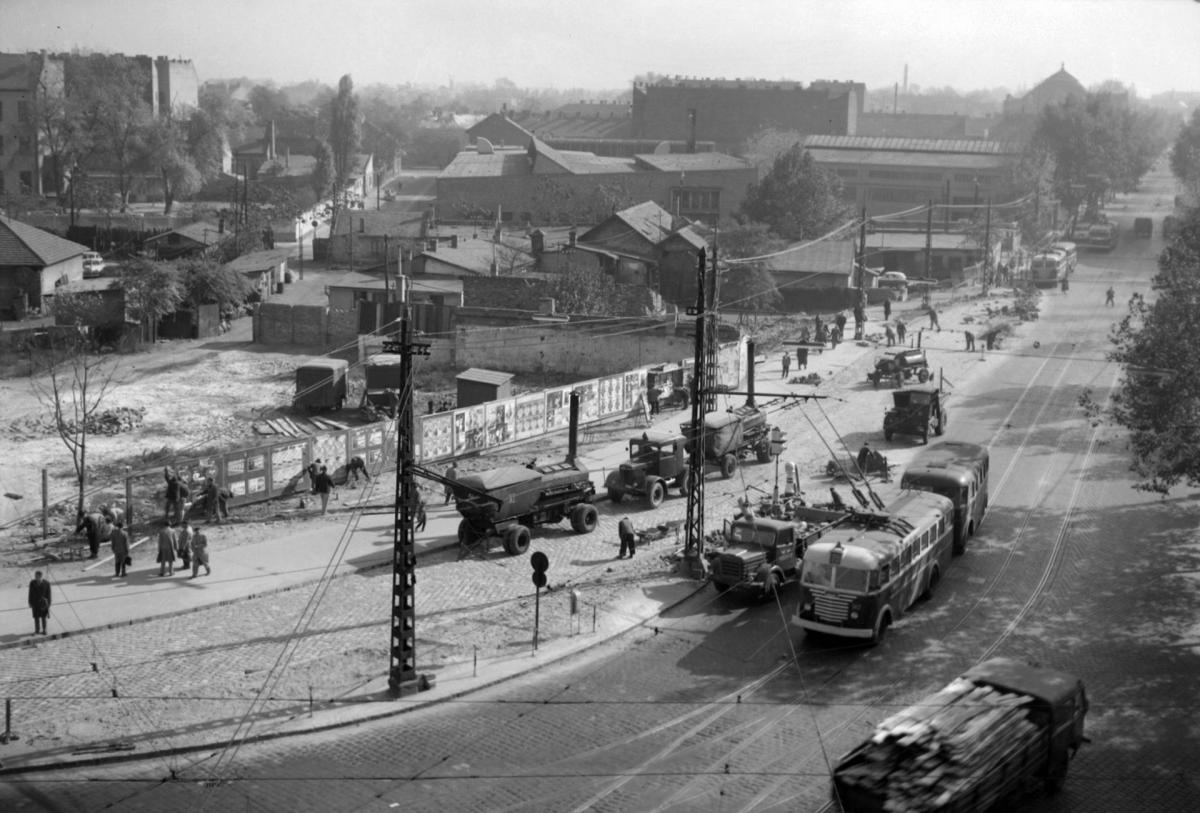 A pesti hálózat első, Király utcai vonalát 1949. december 21-én nyitották meg