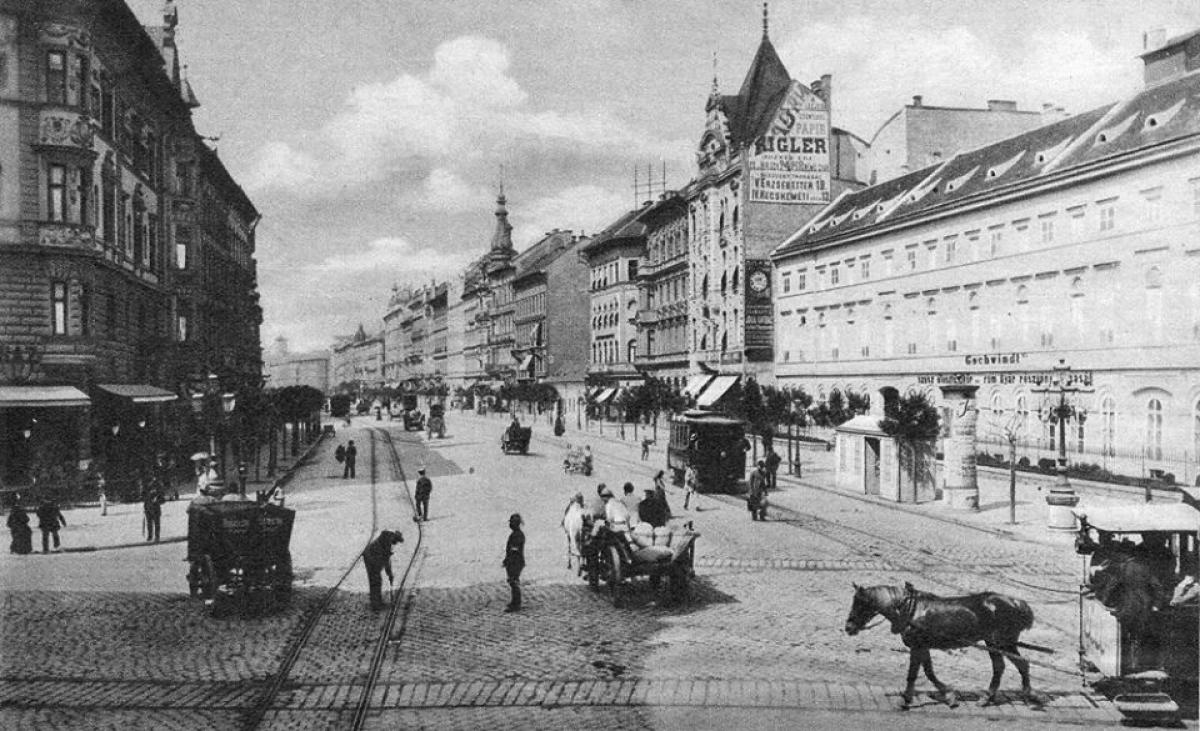 A Gschwindt-gyár kétemeletes épülete (jobbra) a József körúton 1894-ben