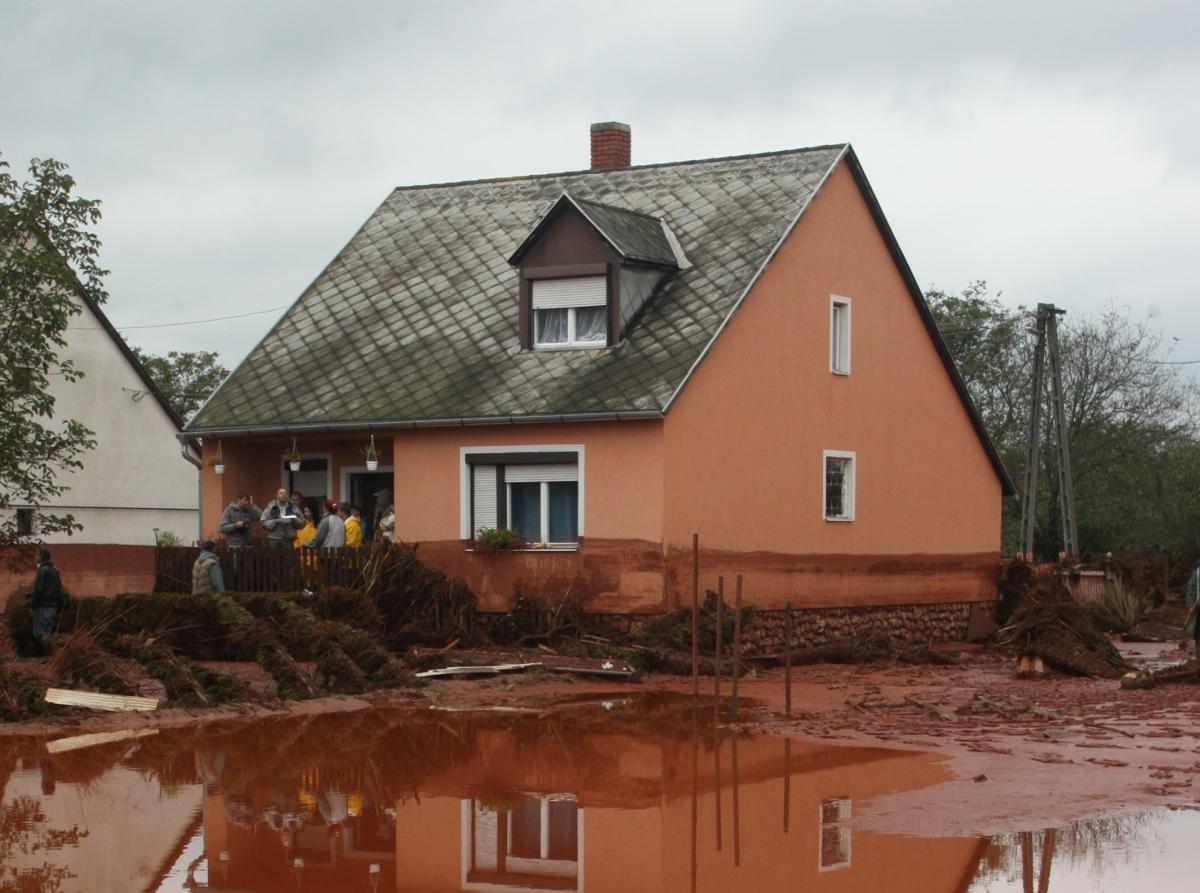 2010. októbere, Kolontár. Az
ország eddigi legnagyobb
környezeti katasztrófája
átszervezés közben érte
a hazai zöld
intézményrendszert