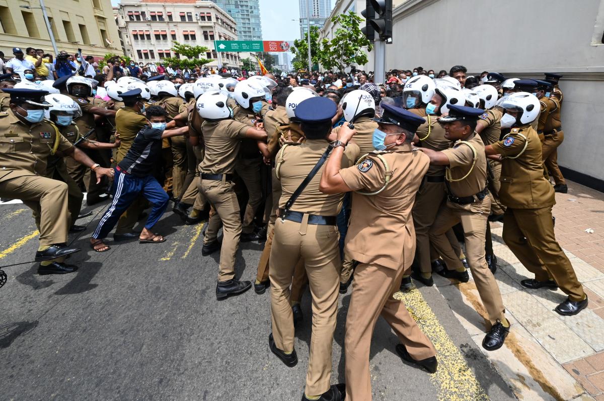 Mahinda Radzsapaksza és testvére Gotabhaya Radzsapaksza