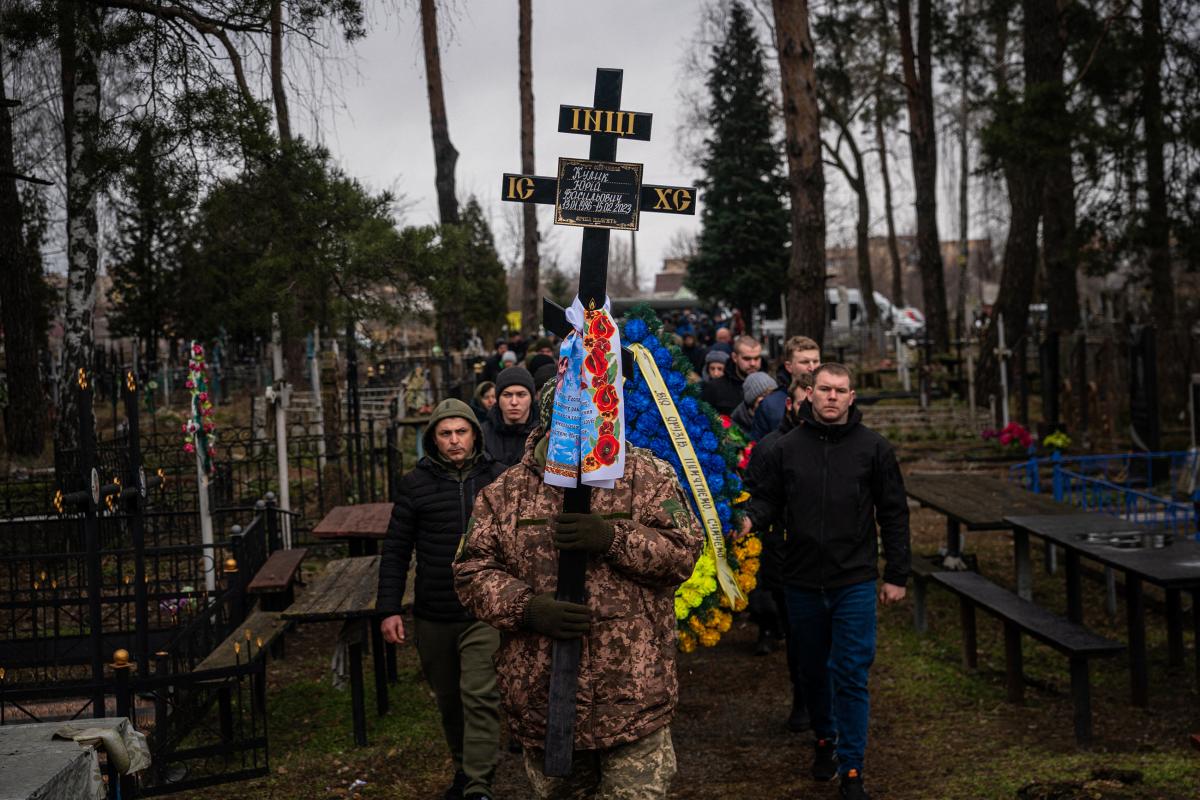 Egy 27 évesen meghalt ukrán katona, Jurij Kulik temetése Kijev közelében február 21-én.