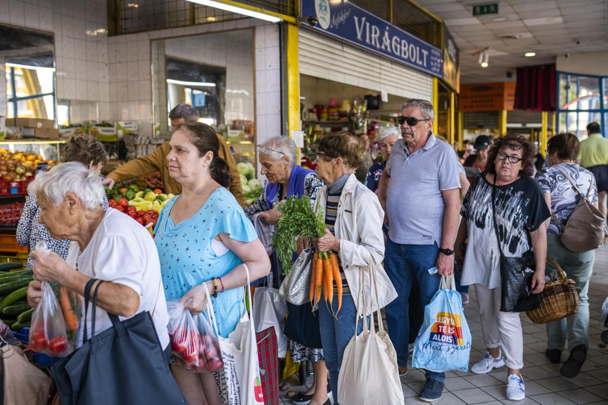 Az időseket is
sújtja az infláció.
A nyugdíjak
reálértéke az év
minden hónapjában
csökkent az
előző év azonos
hónapjához
viszonyítva