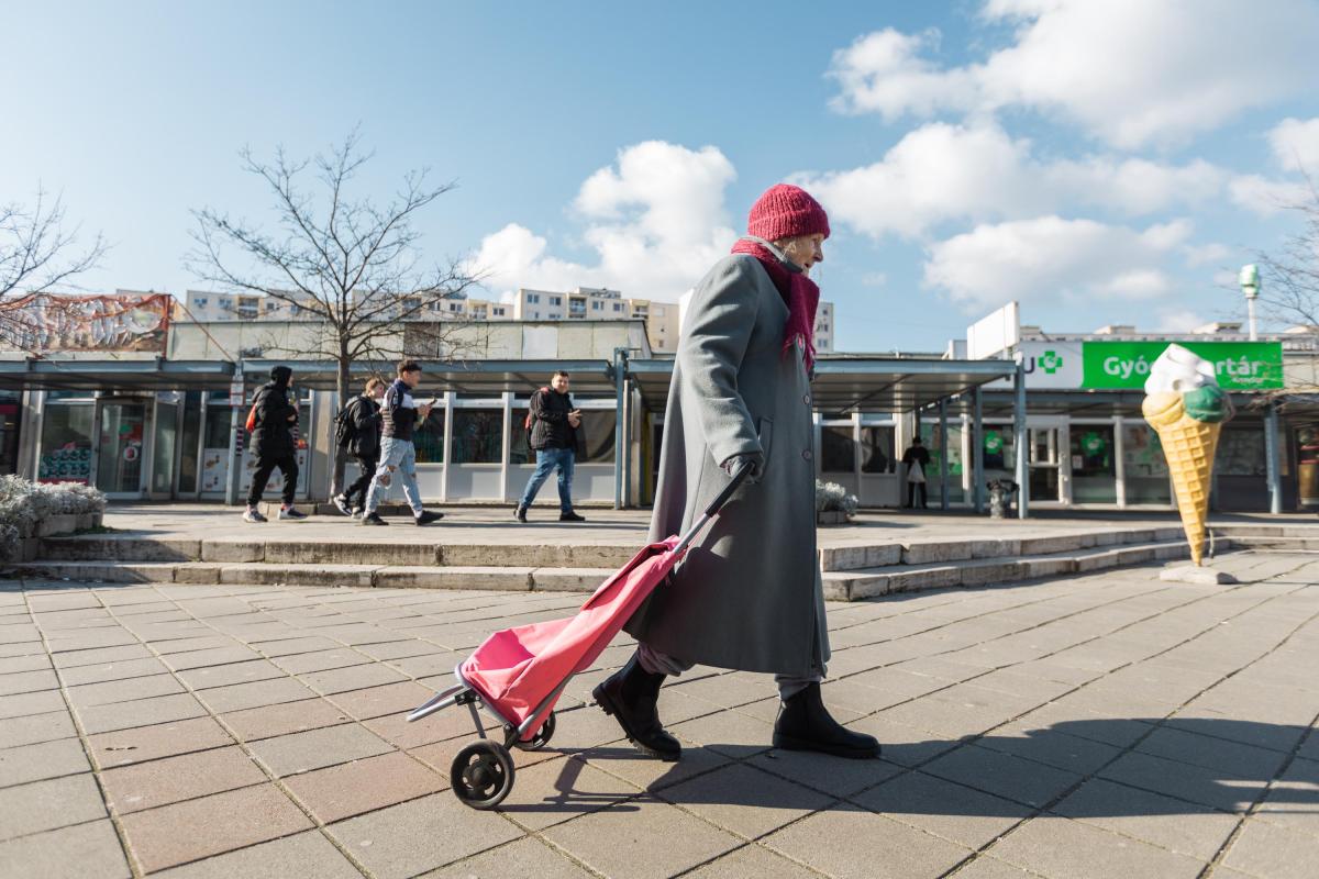 Köln, Németország. A pályaudvar közelében, 2023. július 8-án.