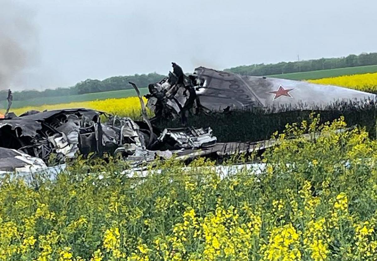 A frontvonaltól
távol, Ukrajnától
300 kilométerre,
mélyen Oroszország
légterében
lelőtt orosz
TU-
22M3-as
stratégiai
vadászbombázó
roncsai