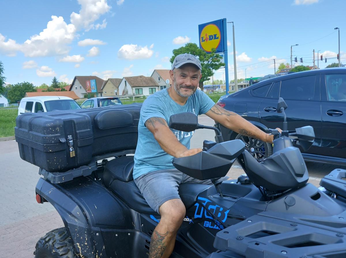 Mohácsi László szeret hazajárni, de szenved az itteni gyűlölkődéstől