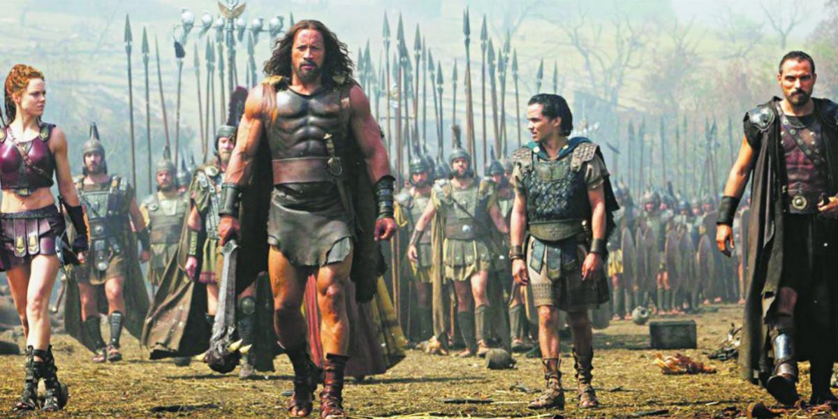 A harcra kész trákokat vezeti rohamra Herkules (középen), akit a Dwayne Johnson játszik a mitologikus hollywoodi mesében
Forrás