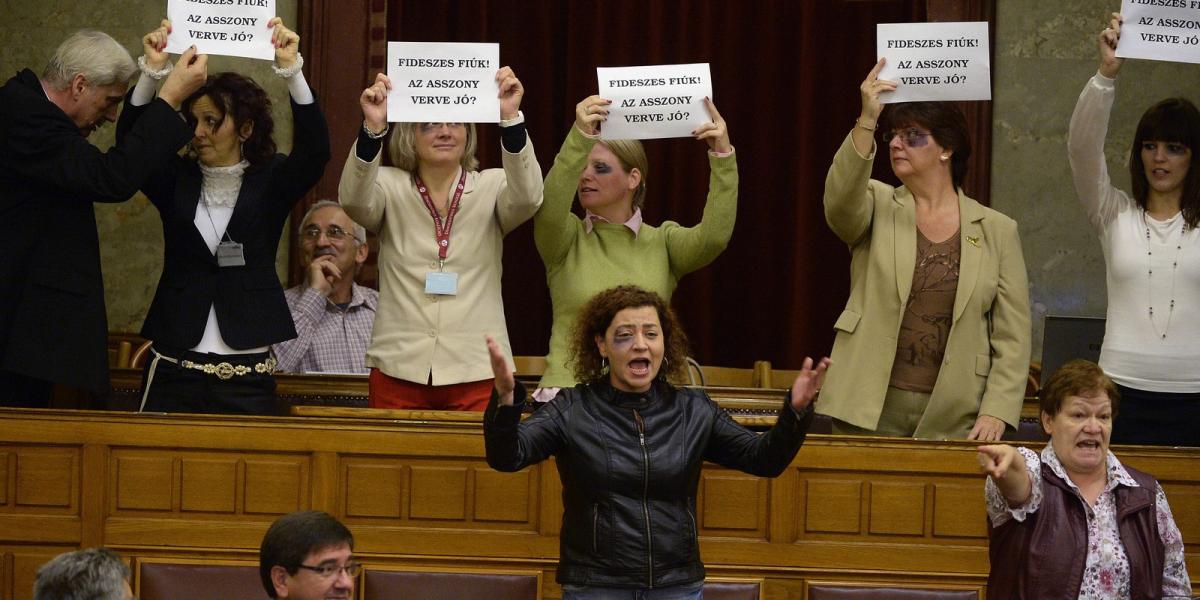 A DK performansza az Országgyűlésben. Fotó: Bruzák Noémi, MTI .