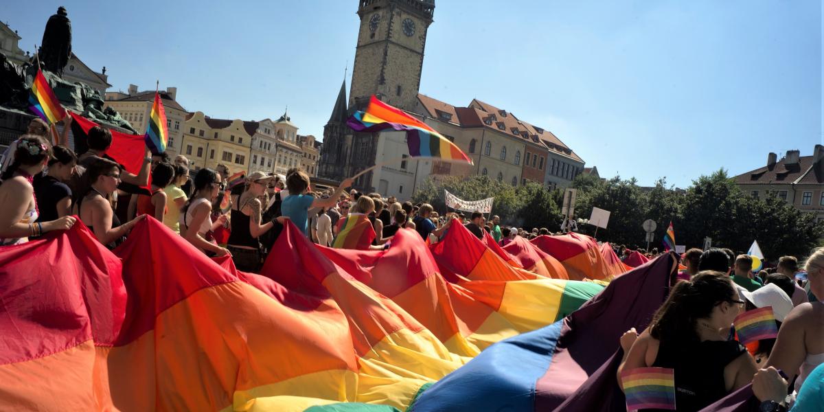 Illusztráció - a kép a 2013-as prágai Pride-on készült.