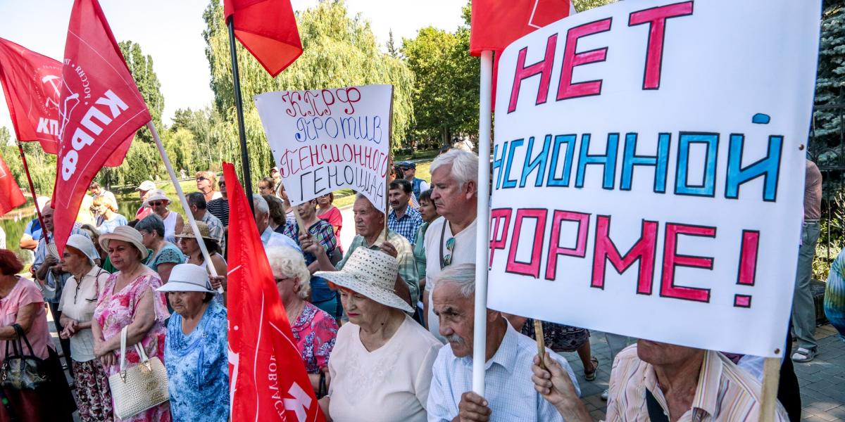 Kommunista szimpatizánsok tüntetnek a nyugdíjreform ellen a krími Szimferopolban