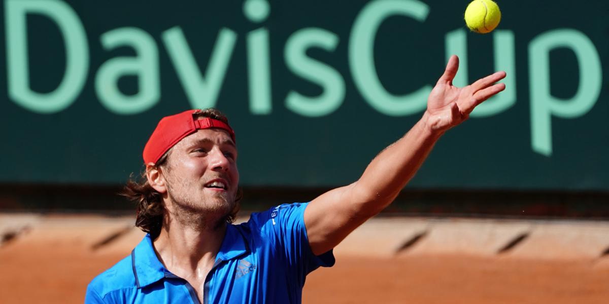 A francia Lucas Pouille szervál a 2018-as negyeddöntőben