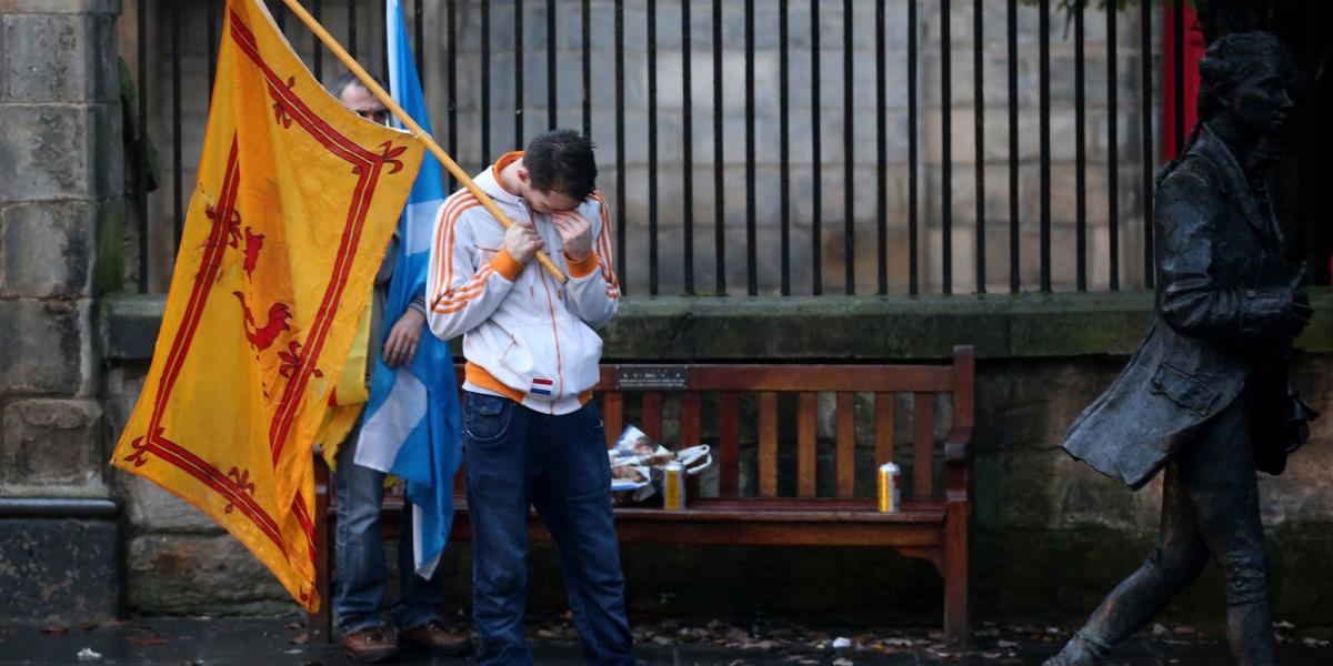 Könnyekkel küszködve vették tudomásul az eredményt a skót függetlenség hívei FOTÓ: EUROPRESS/GETTY IMAGES/CHRISTOPHER FURLONG