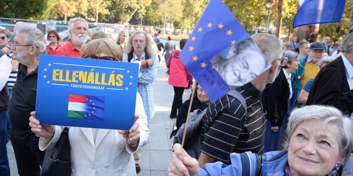 A szabad, békés és egységes Európa védelmében tartott budapesti tüntetés október 13-án.