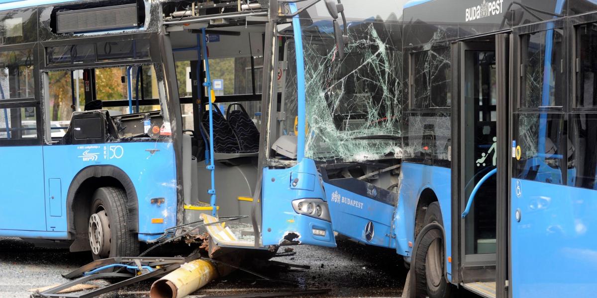 BVK-buszok karamboloztak a BAH-csomópontnál