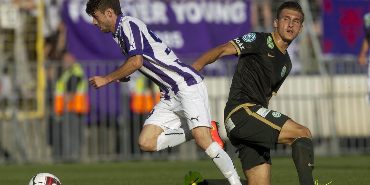 Pavlovic Mateo, az FTC (b) és Suljic Asmir, az Újpest játékosa (j) a labdarúgó OTP Bank Liga 8. fordulójában játszott Újpest FC 