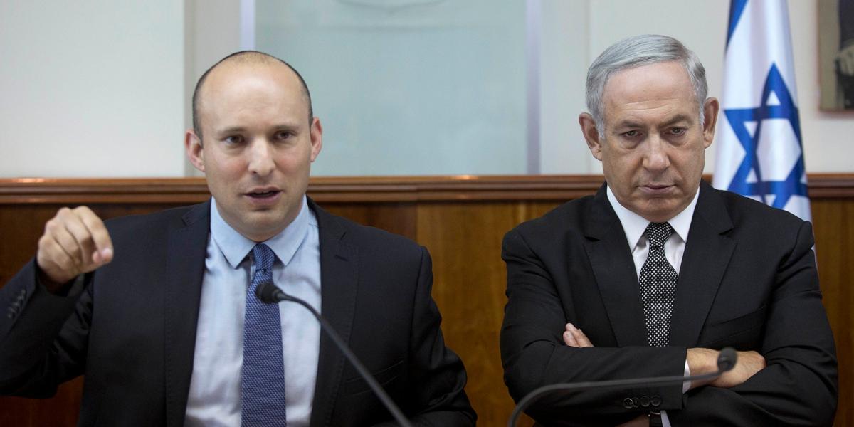 Naftali Bennett és Benjámin Netanjahu miniszterelnök