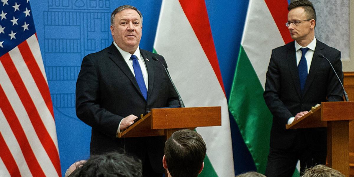 Udvarias félmosoly Mike Pompeo arcán, komoly magyar engedmények a háttérben