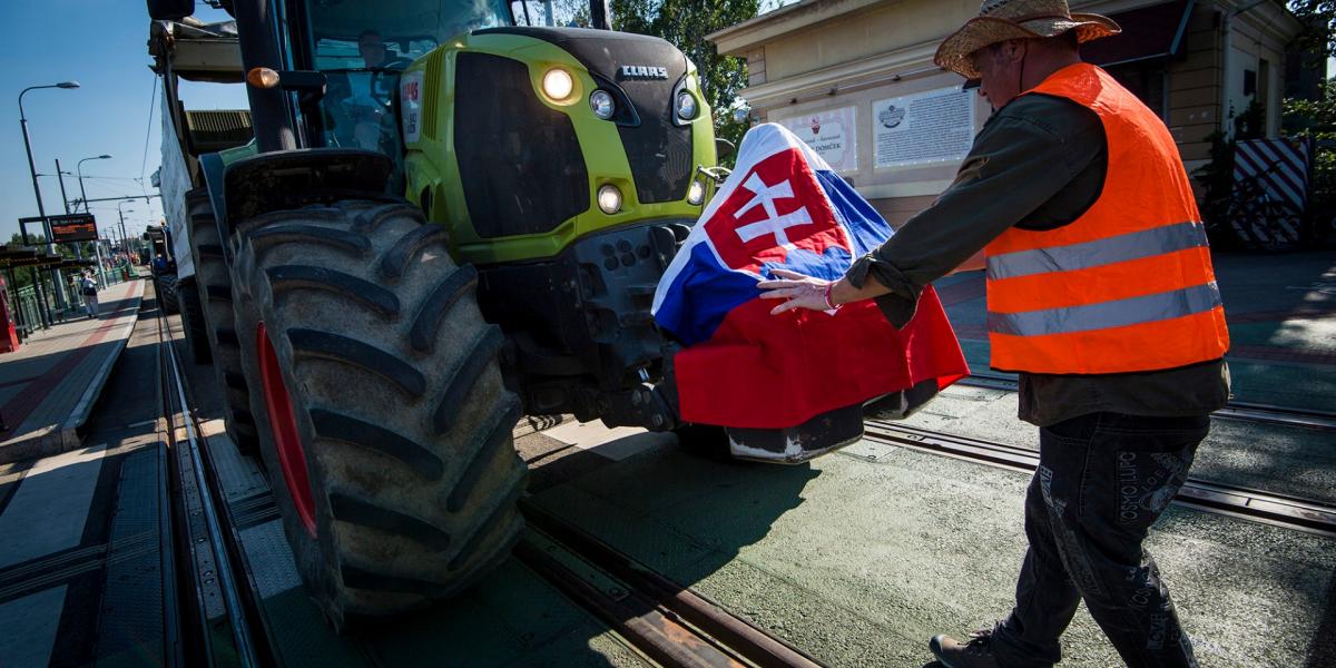 Nem először demonstrálnak traktorral Pozsonyban