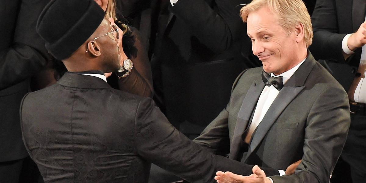 Mahershala Ali (balra) és Viggo Mortensen, a Zöld könyv két sztárja együtt örül az Oscarnak