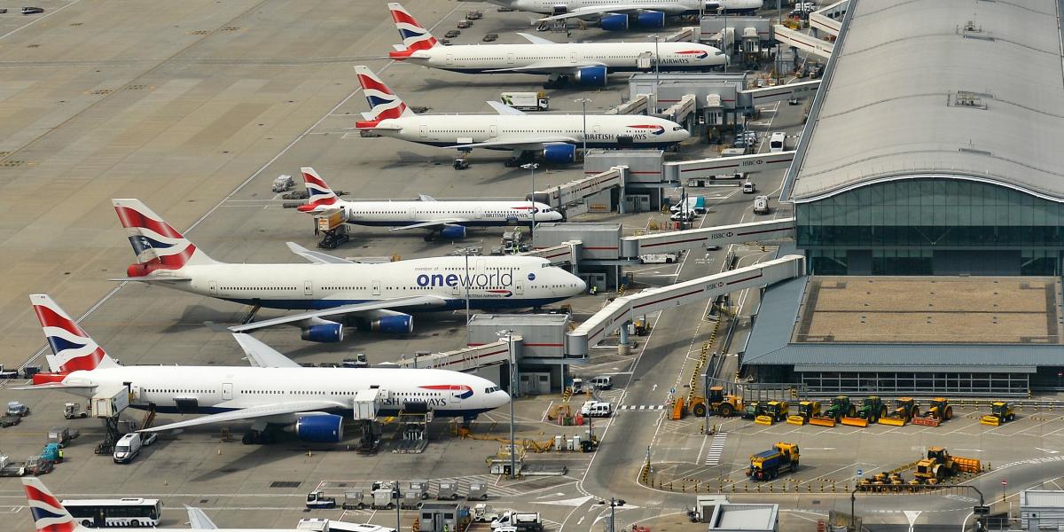 A Heathrow repülőtér, ide érkezett az egyik levélbomba