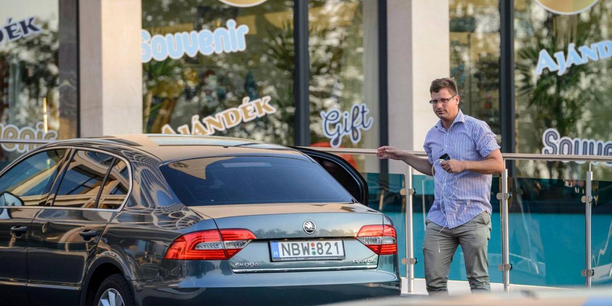 Gulyás Gergely a párt frakcióvezető-helyettese érkezik a Fidesz-KDNP kihelyezett tanácskozásának helyszínére Balatonfüreden 2016