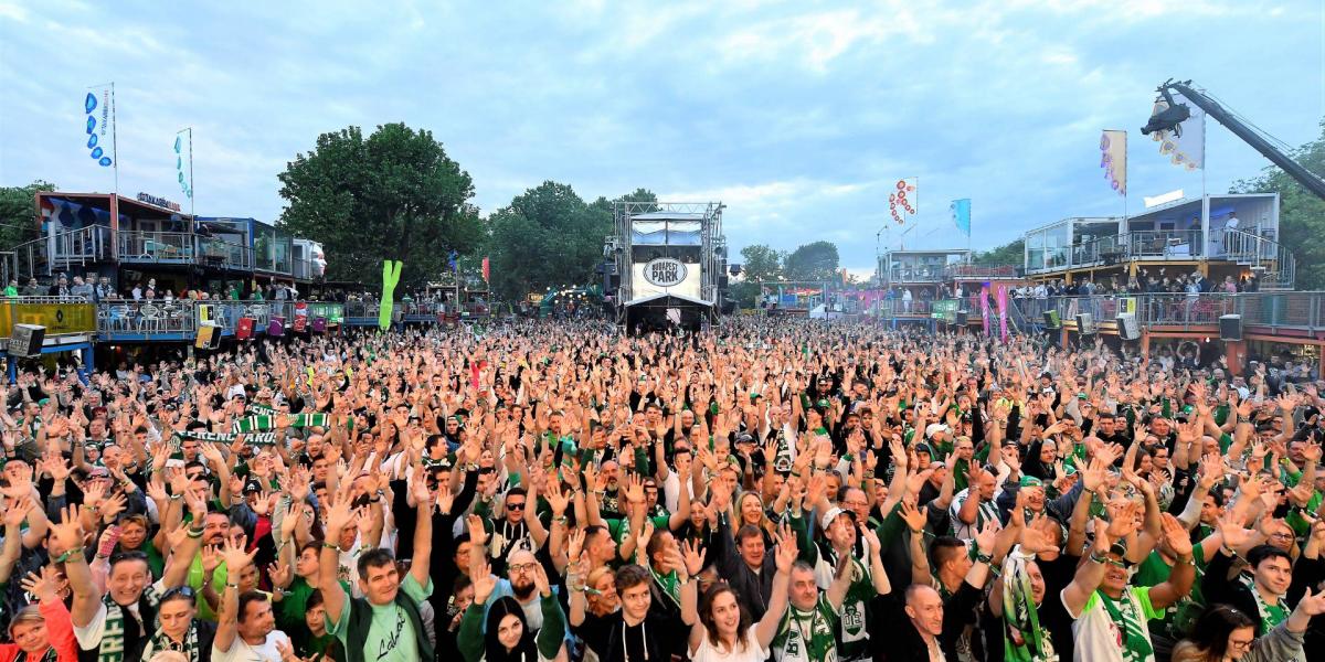 A Ferencváros szurkolói több ezren gyultek össze a Budapest Parkban, hogy együtt örüljenek a csapat sikerének