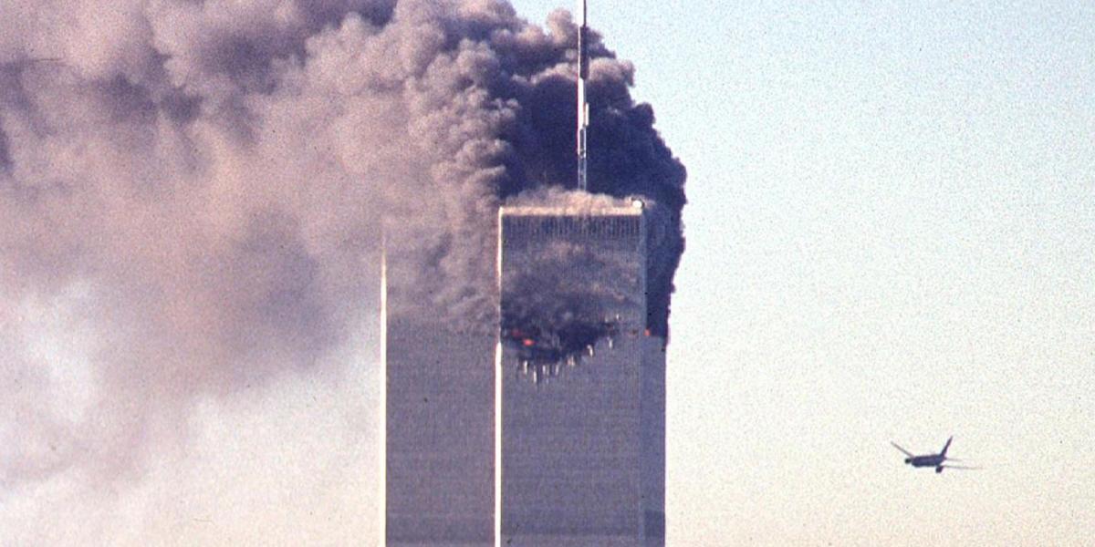 2001. szeptember 11. reggelén 19 al-Káida gépeltérítő szállt fel amerikai utasszállító repülőgépekre, hogy az USA fő jelképeinek