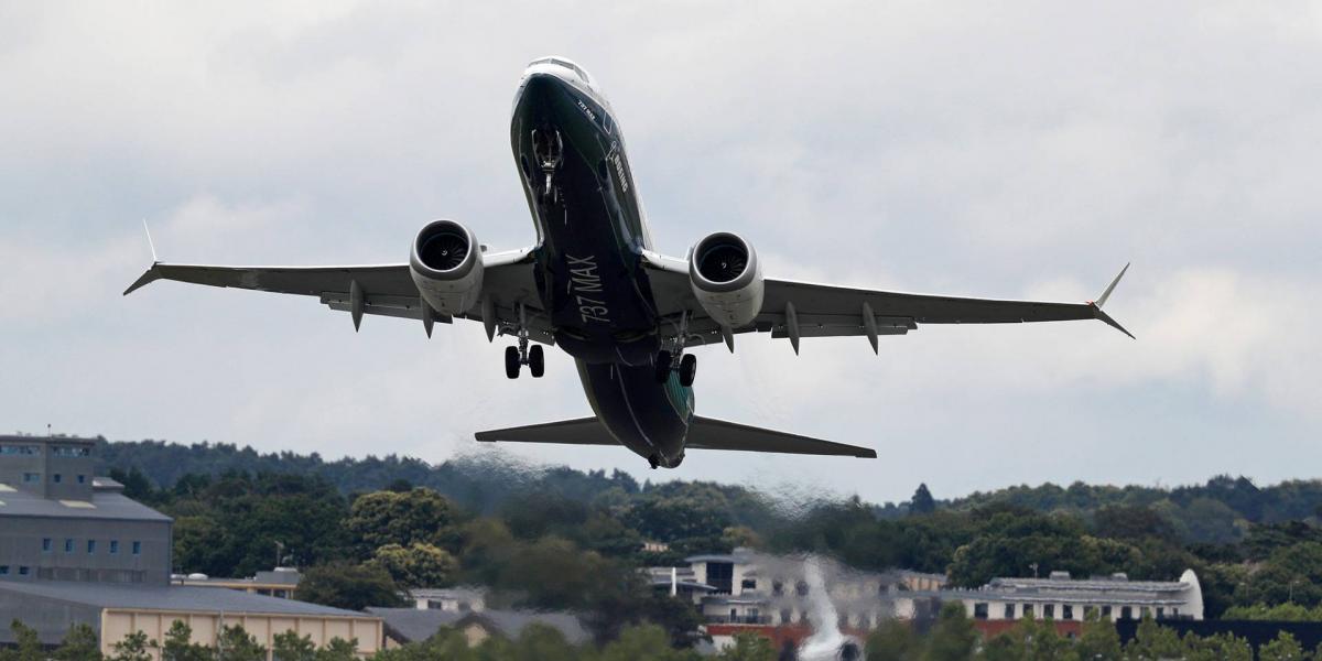 Egy  737 Max száll fel a 2016-os Farnborough Airshow-n