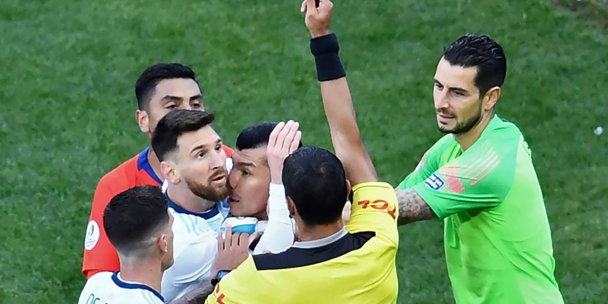 Lionel Messi és Gary Medel vitája két piros lapot ért az Argentína-Chile mérkőzésen