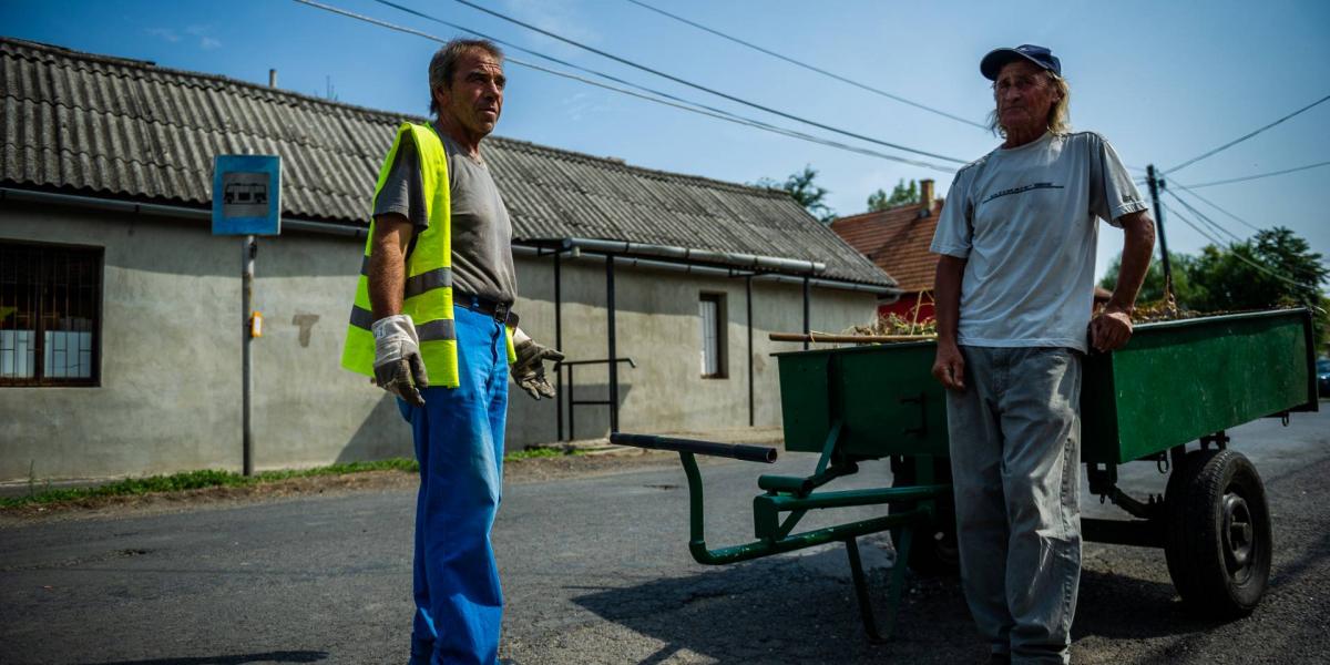 Kárászi Gyula és Hutka Ferenc is úgy véli, a kormány akkor tenne igazán valamit értük, ha a közmunkások bérét a minimálbér közeli szintre vinné