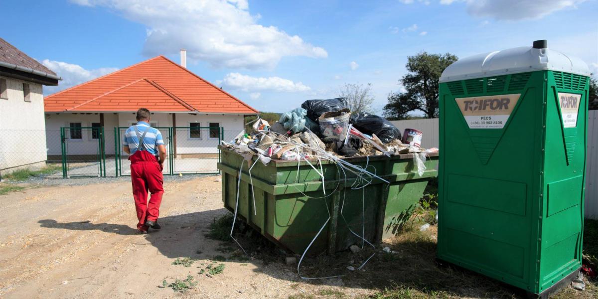 Az új otthonokat készre jelentették, mégsem lakik bennük senki, mert hosszú a hibajegyzék