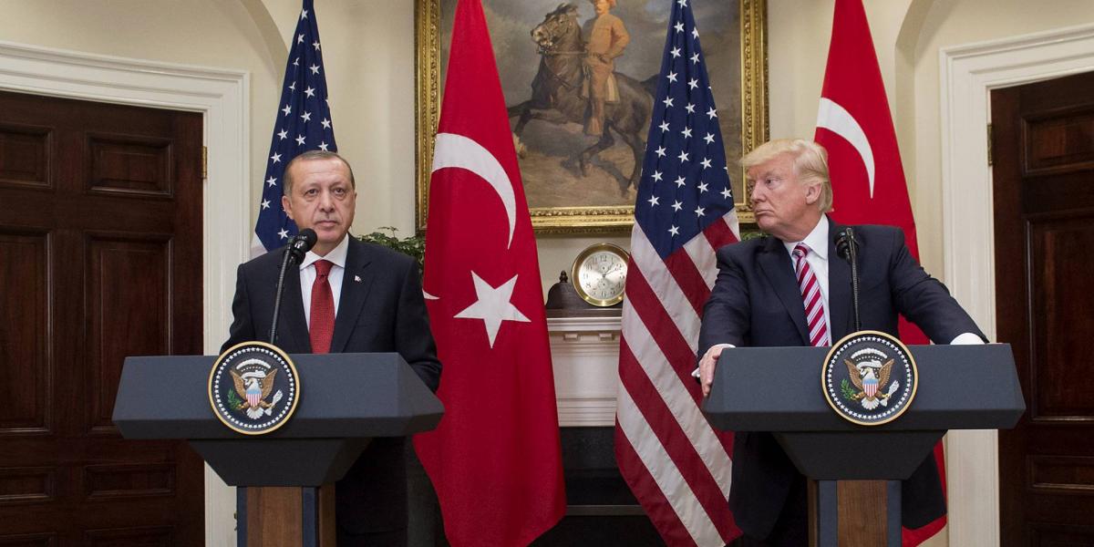 Recep Tayyip Erdogan török és Donald Trump amerikai elnök, egy közös sajtótájékoztatón