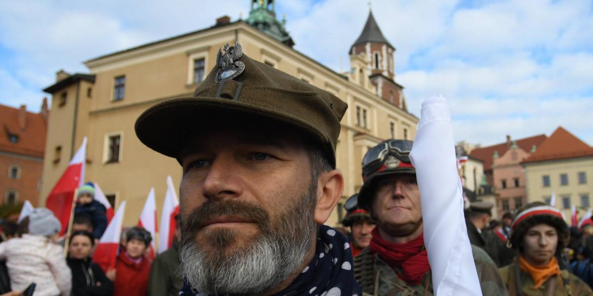 Ünneplő tömeg a lengyel függetlenség napján