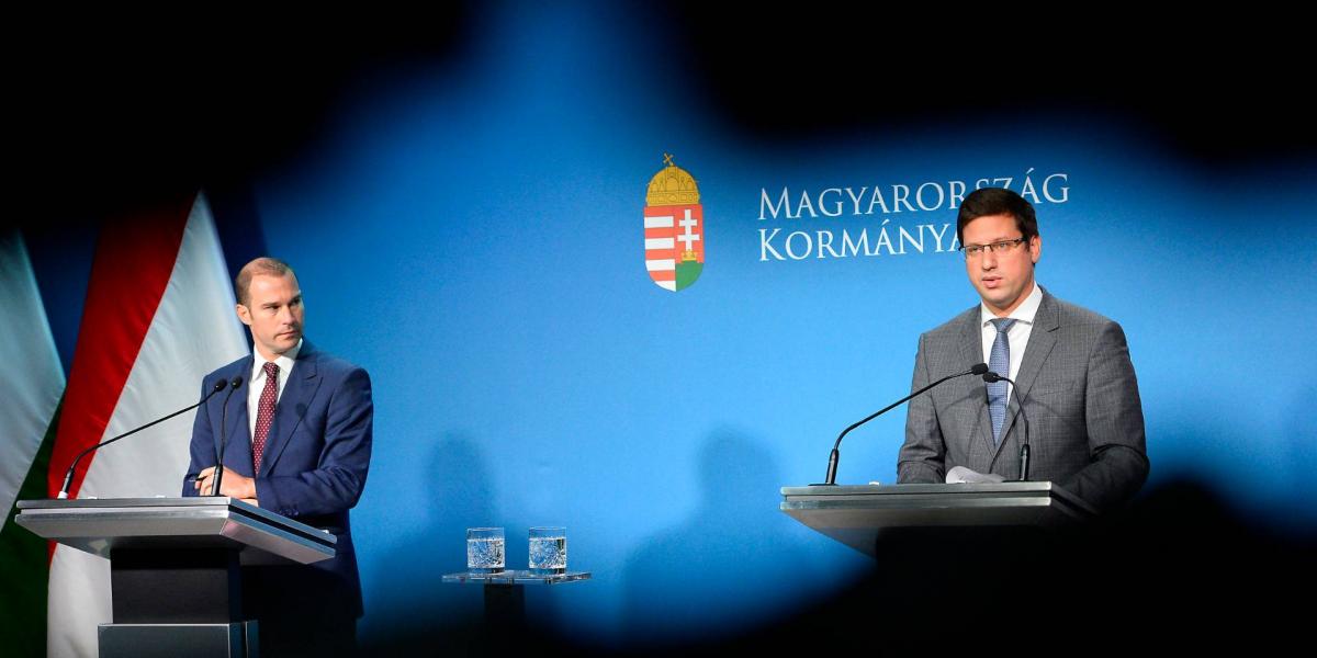 Gulyás Gergely és Hollik István a Kormányinfón