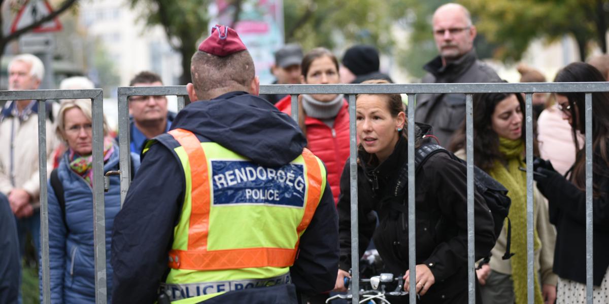 A gyalogosok többsége türelmetlen, régen nem volt ilyen mértékű lezárás