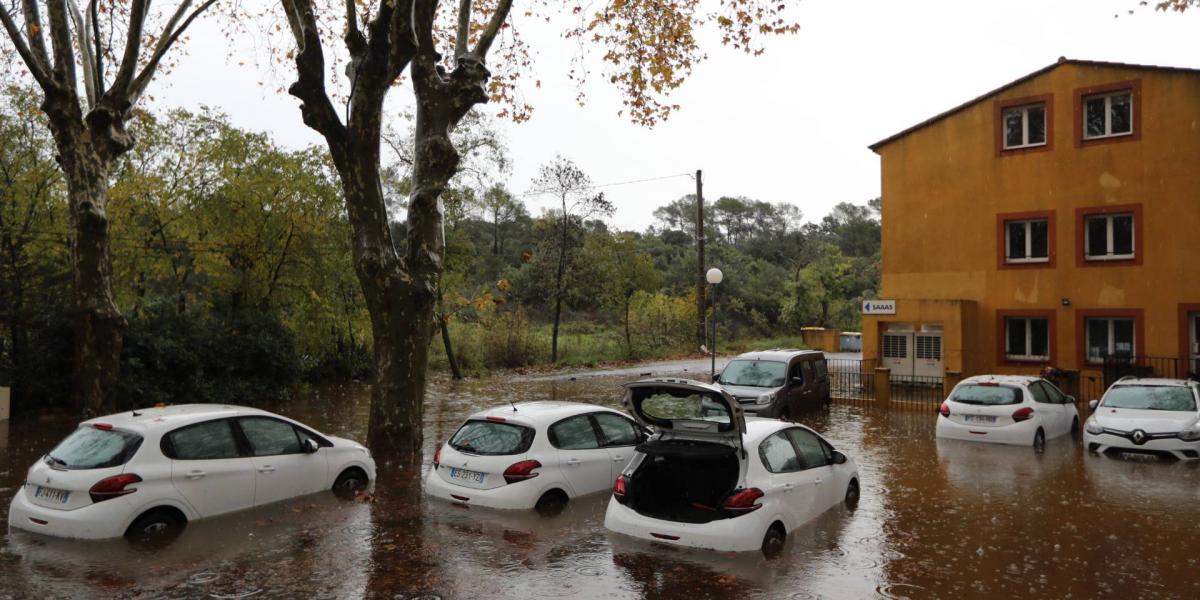 Elárasztott parkoló a franciaországi Roquebrune-sur-Argensben