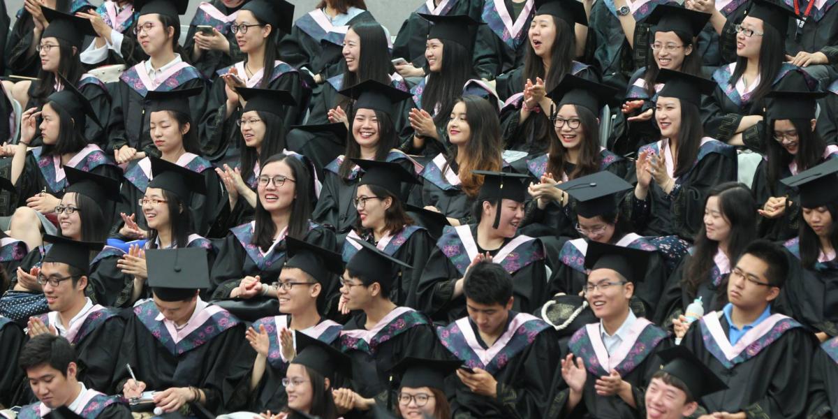 Végzős hallgatók a Fudan Egyetemen