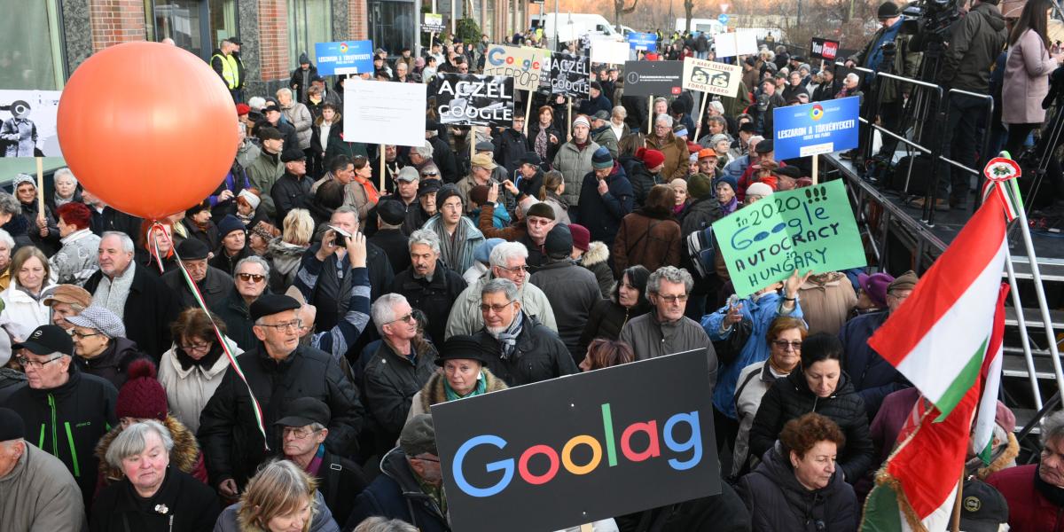 A Pesti Srácok Google elleni tüntetése 2020. február 20-án 