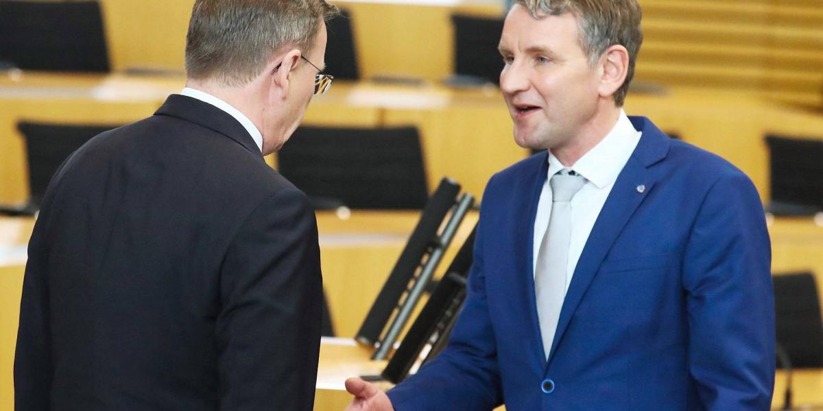 Bodo Ramelow (balra) elutasította Björn Höcke közeledését