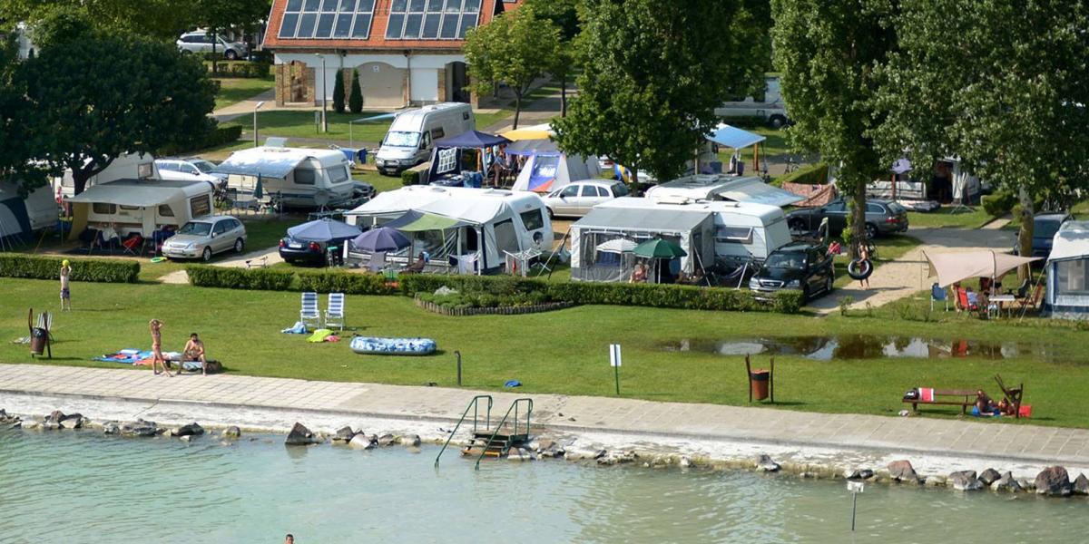 A Balatonnál egyelőre a foglalások 15-20 százalékát visszamondták