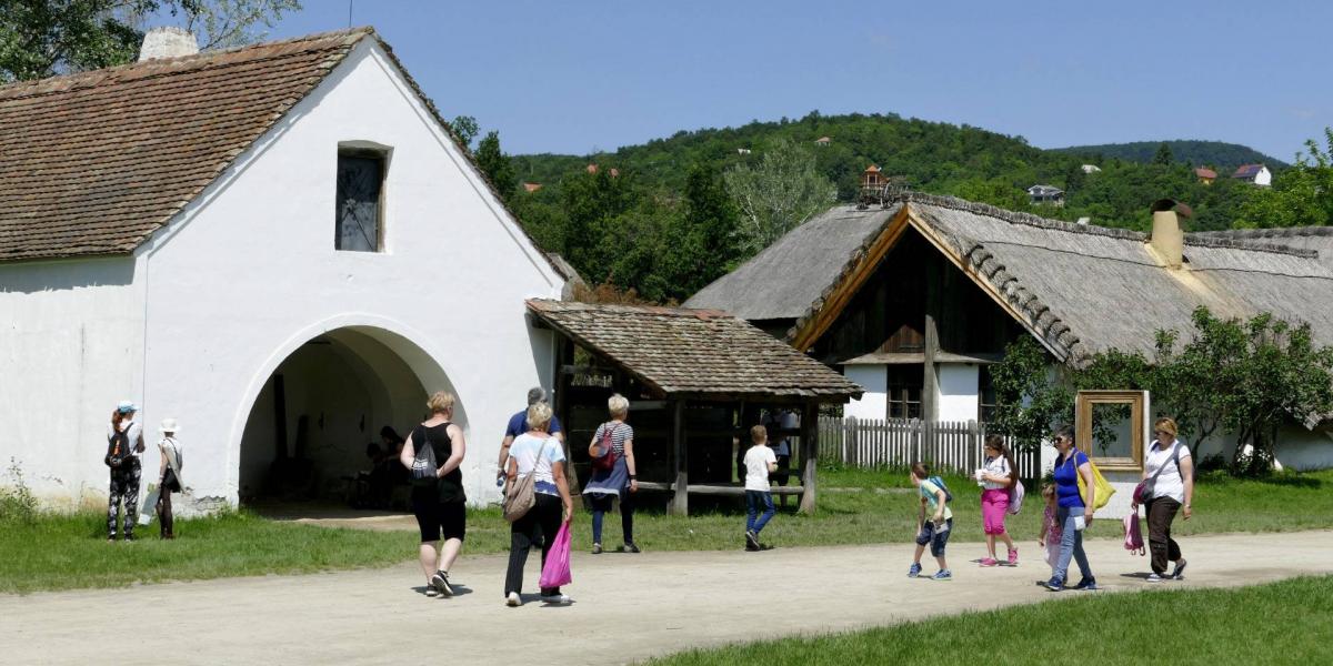 A szentendrei Szabadtéri Néprajzi Múzeum a járványügyi és távolságtartási előírások betartásával a hét végétől látogatható