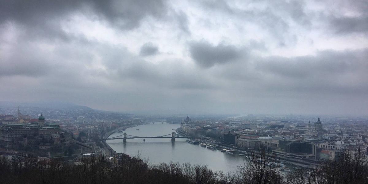 Felhők Budapest felett