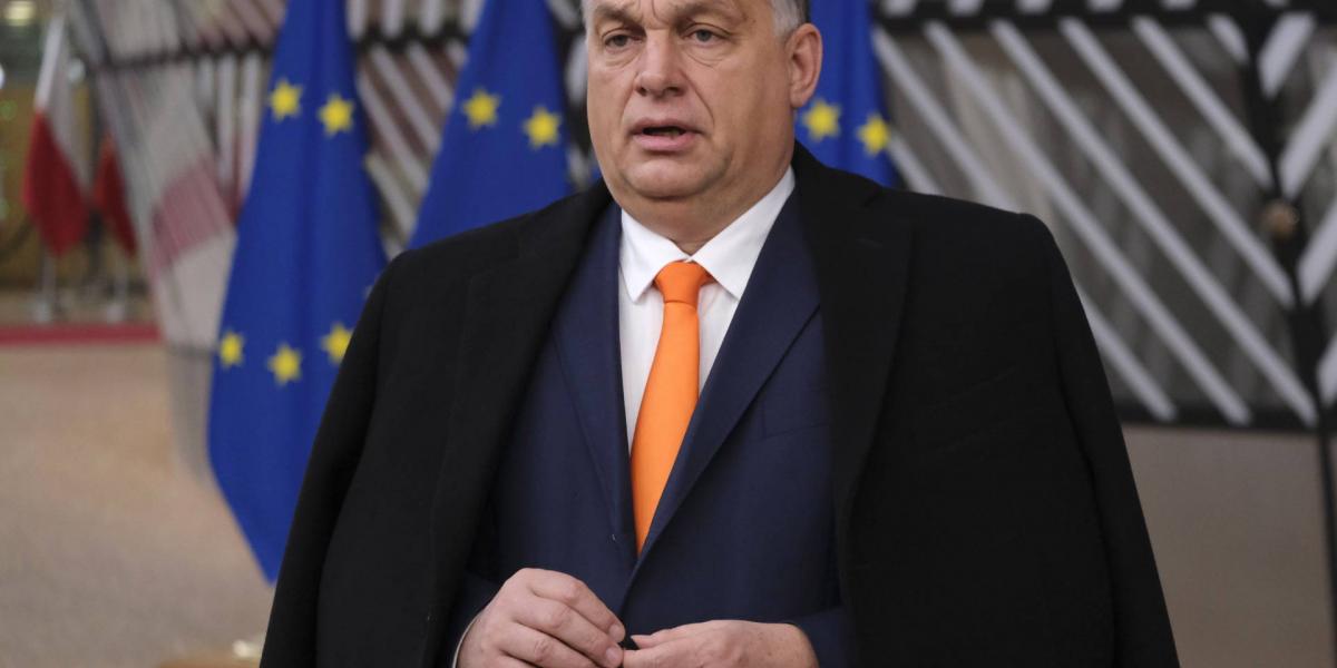 Orbán Viktor a brüsszeli „farkasverem” előtt