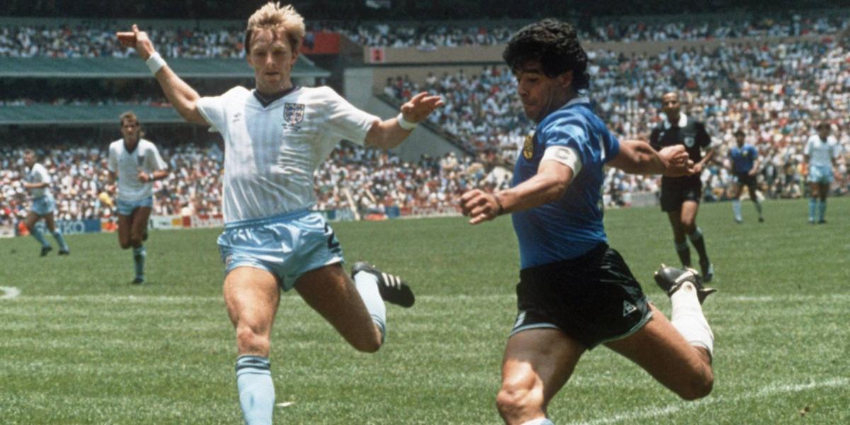 Maradona (jobbra) az Anglia elleni legendás meccsen