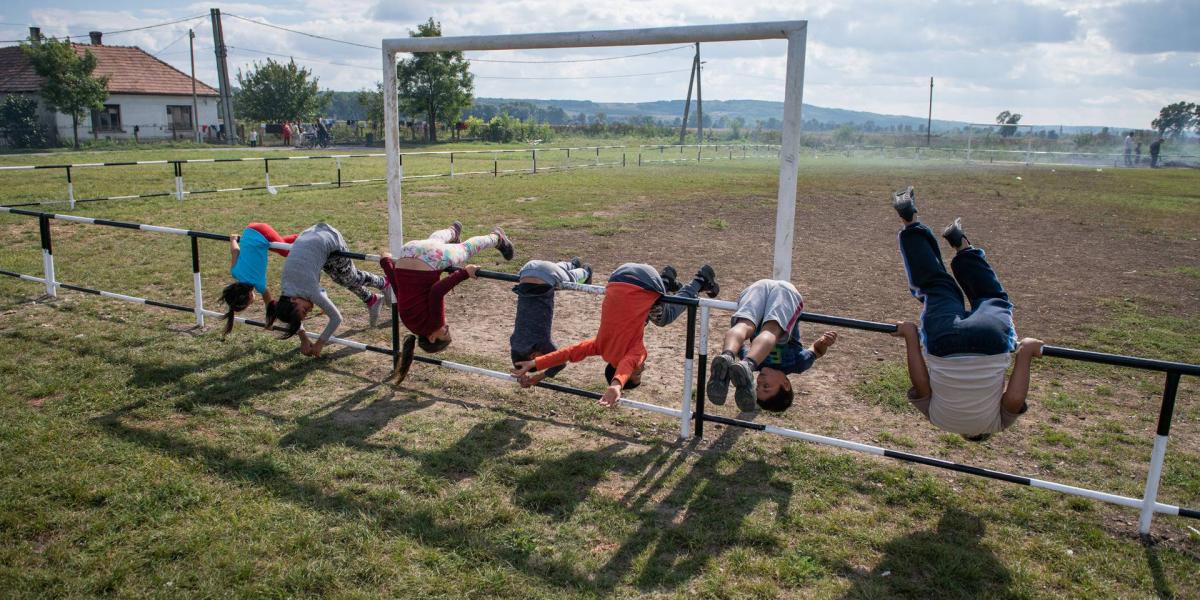 2021.09.21. Encs község része Fügöd. Lakosainak jelentős része Roma származású állampolgár. Sokan mélyszegénységben élnek. A koronavírus nem kímélte a község lakosait sem, sokan közülük megbetegedtek, kórházba kerültek. Ennek ellenére jelentős az oltásell