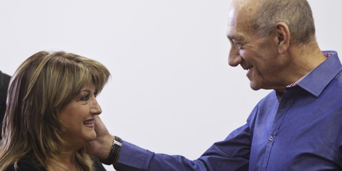 Shula Zaken és Ehud Olmert 2012-ben. Fotó: Pool/Getty Images